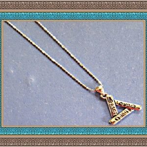 18KRP Triangle Of Love Design Necklace